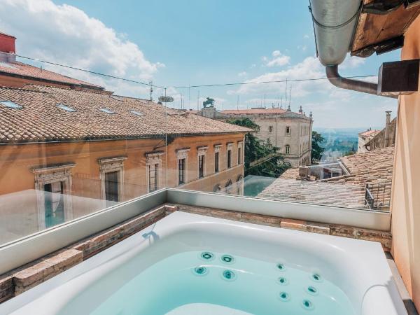 Locanda della Posta Boutique Hotel : photo 5 de la chambre chambre lit queen-size avec bain à remous
