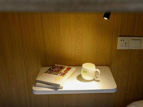 Heye International Youth Hostel : photo 6 de la chambre bed in 4-bed male dormitory room shared bathroom