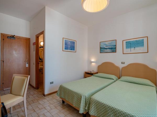 Hotel El Balear : photo 4 de la chambre chambre double ou lits jumeaux standard