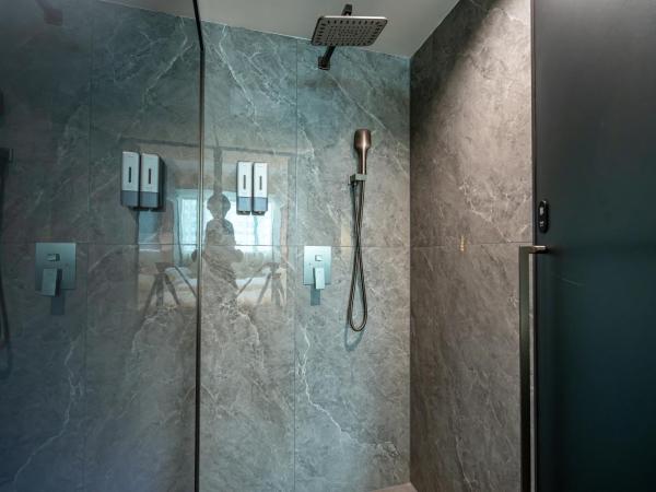 WAIFIDEN Hotel -Former Tokai Hotel - Xiaobei Metro Station - Free shuttle bus during Canton Fair : photo 5 de la chambre chambre lits jumeaux supérieure