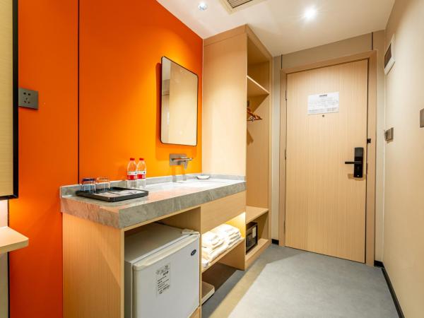 WAIFIDEN Hotel -Former Tokai Hotel - Xiaobei Metro Station - Free shuttle bus during Canton Fair : photo 8 de la chambre suite deluxe