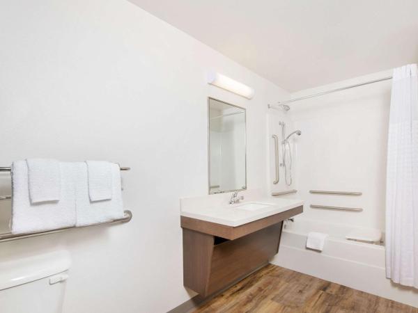 WoodSpring Suites Savannah Pooler : photo 3 de la chambre chambre quadruple avec 2 lits queen-size et baignoire - accessible aux personnes à mobilité réduite - non-fumeurs