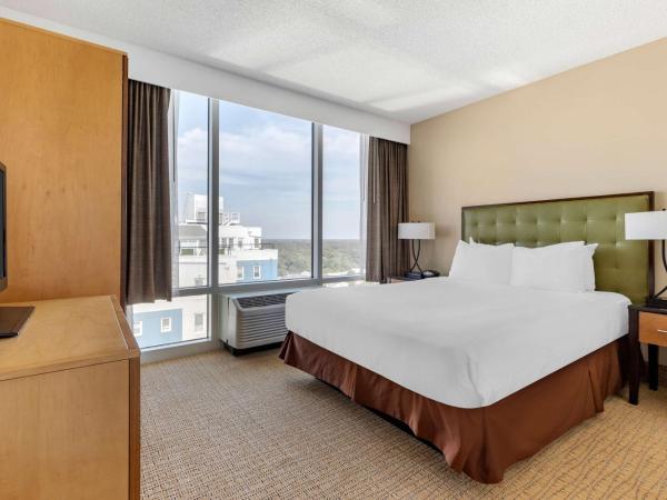 Hilton Vacation Club Ocean Beach Club Virginia Beach : photo 6 de la chambre one-bedroom queen room with sofabed and city view