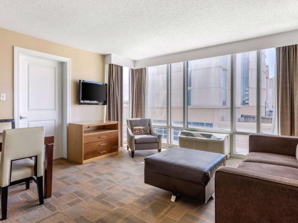 Hilton Vacation Club Ocean Beach Club Virginia Beach : photo 5 de la chambre suite lit queen-size 1 chambre avec vue sur ville