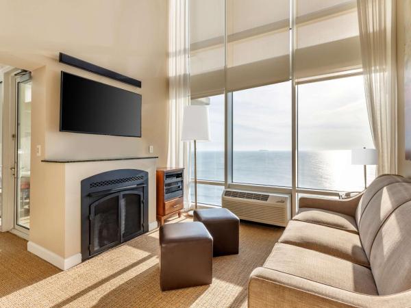 Hilton Vacation Club Ocean Beach Club Virginia Beach : photo 2 de la chambre oceanfront two-bedroom bi-level king suite with sofa bed