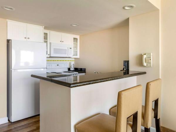 Hilton Vacation Club Ocean Beach Club Virginia Beach : photo 5 de la chambre suite 1 chambre lit queen-size avec canapé-lit - vue sur océan