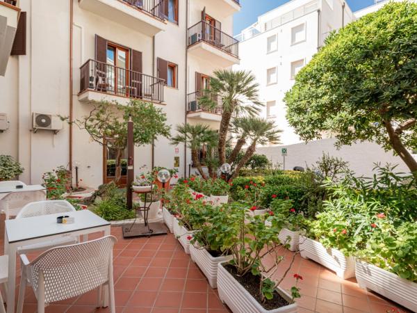 Hotel El Balear : photo 5 de la chambre chambre double ou lits jumeaux standard - vue sur jardin