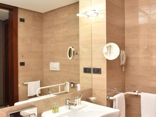 DoubleTree by Hilton Turin Lingotto : photo 2 de la chambre chambre lit king-size - accessible aux personnes à mobilité réduite