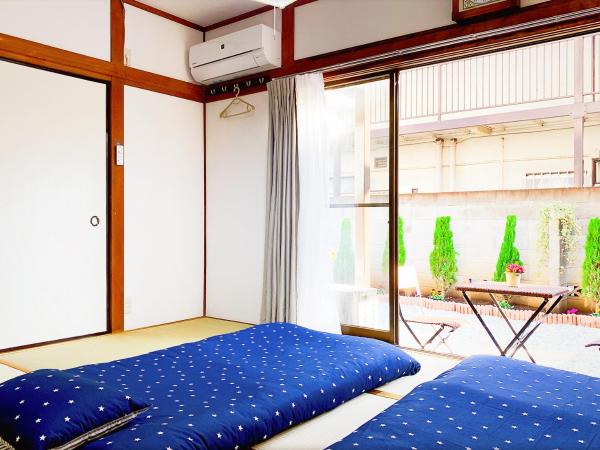 TOKYO/Shinjuku & Shibuya 10mins/5mins walk to subway stiaon/Kichijoji 15mins/Shimokitazawa 5mins/Louis House : photo 6 de la chambre chambre triple - vue sur jardin