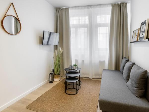 R73 Apartments by Domani Hotels : photo 7 de la chambre appartement avec terrasse