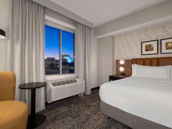 DoubleTree by Hilton Las Vegas East Flamingo : photo 7 de la chambre chambre lit king-size