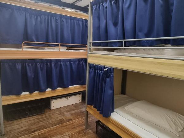 St Christopher's Hammersmith : photo 4 de la chambre lit dans dortoir mixte de 18 lits avec salle de bains commune extérieure