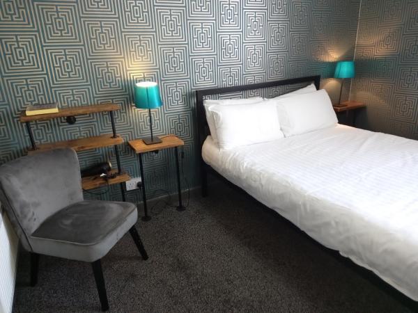 Vinnie's Family Hotel : photo 1 de la chambre chambre double avec salle de bains privative