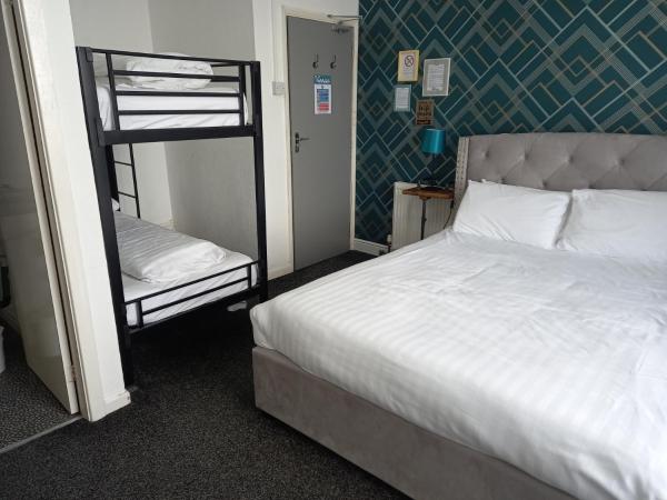 Vinnie's Family Hotel : photo 1 de la chambre chambre quadruple - vue sur mer