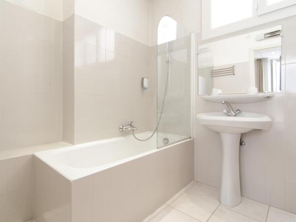 Hôtel P.L.M. : photo 9 de la chambre chambre double ou lits jumeaux supérieure