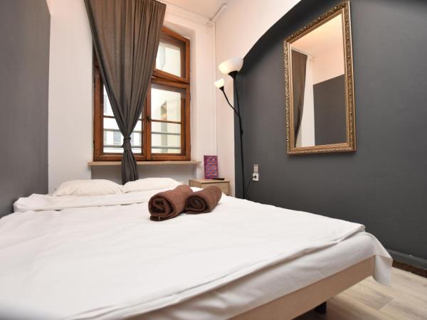 DUKES Hostel - Pokoje prywatne, RYNEK : photo 1 de la chambre chambre double avec salle de bains commune