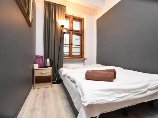 DUKES Hostel - Pokoje prywatne, RYNEK : photo 1 de la chambre chambre double avec salle de bains commune