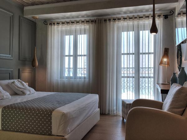 Elia Zampeliou Hotel : photo 8 de la chambre deluxe room with sea view and balcony