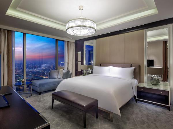 Hilton Istanbul Bomonti : photo 4 de la chambre suite diplomate lit king-size avec accès au salon exécutif