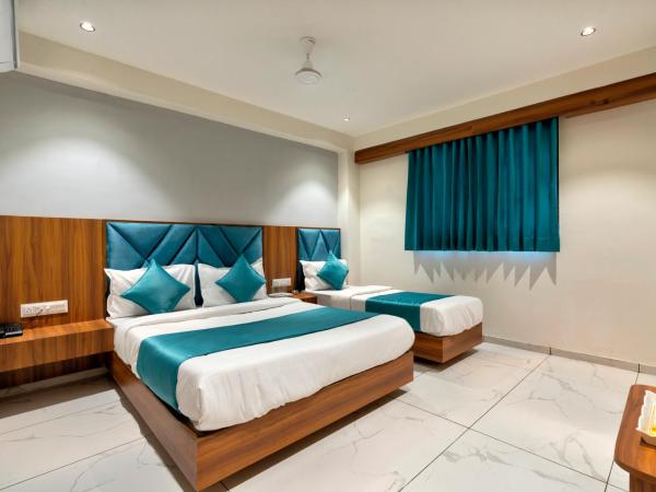 HOTEL ROYAL 21 : photo 9 de la chambre chambre familiale