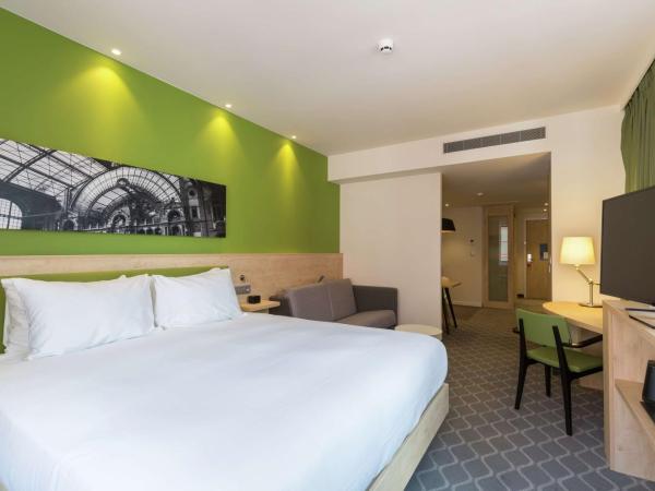 Hampton By Hilton Antwerp Central Station : photo 2 de la chambre chambre familiale lit king-size