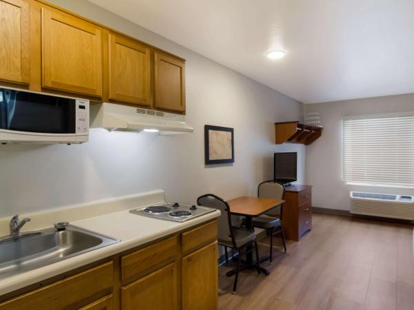 WoodSpring Suites Jacksonville I-295 East : photo 4 de la chambre chambre double standard avec canapé - non-fumeurs