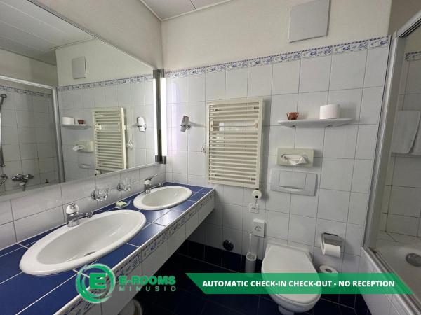 E-Rooms Minusio : photo 4 de la chambre chambre lits jumeaux - vue sur lac