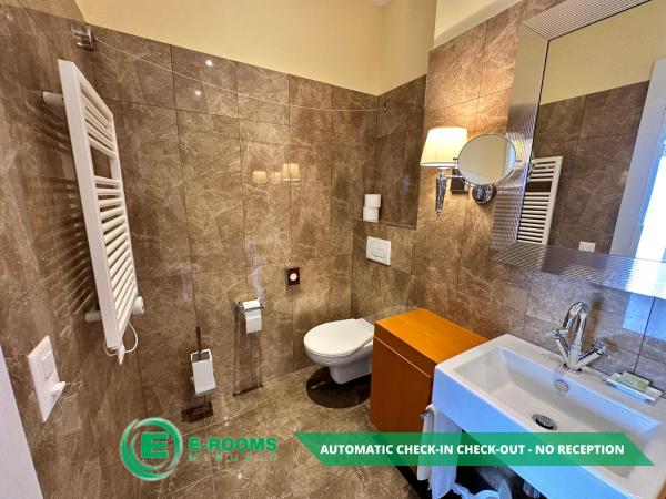 E-Rooms Minusio : photo 8 de la chambre chambre quadruple - vue sur lac