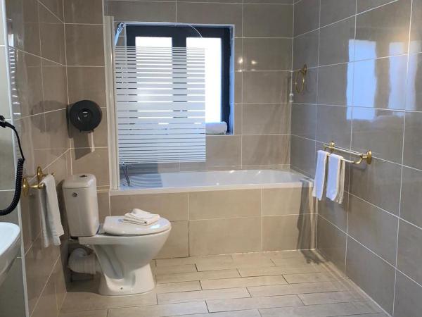 Empire Hôtel : photo 3 de la chambre chambre quadruple avec baignoire