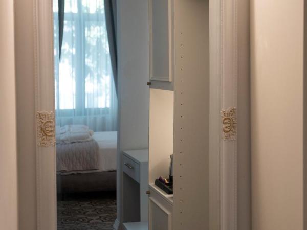 Jensen Luxury Suites : photo 10 de la chambre suite deluxe avec baignoire spa