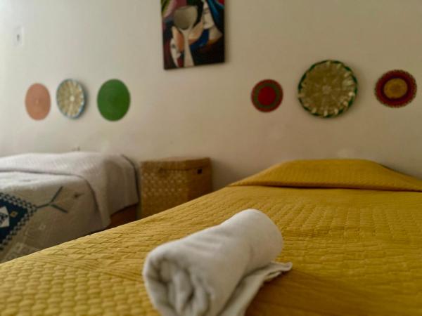 CASA CEMPOAL : photo 4 de la chambre chambre triple avec salle de bains commune