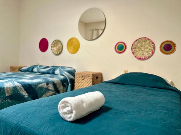 CASA CEMPOAL : photo 1 de la chambre chambre triple avec salle de bains commune