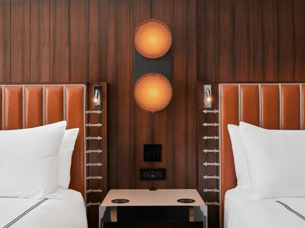 The Godfrey Detroit, Curio Collection By Hilton : photo 1 de la chambre chambre avec 2 grands lits queen-size