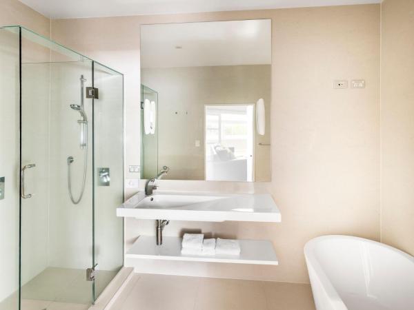 Hilton Lake Taupo : photo 4 de la chambre suite deluxe avec lit king-size