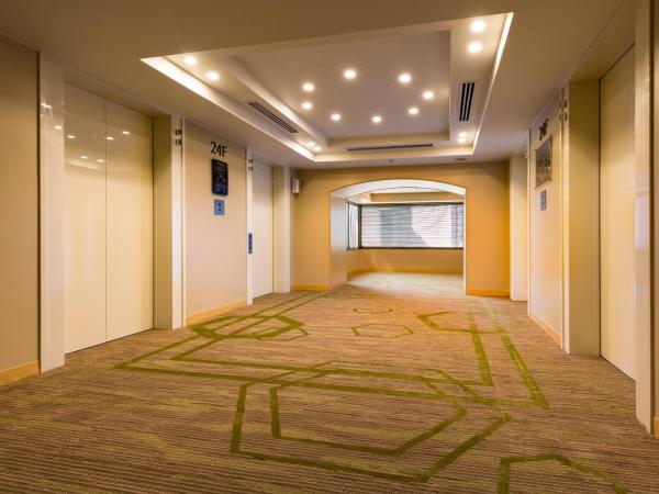 Shinjuku Prince Hotel : photo 8 de la chambre chambre lit king-size deluxe - non-fumeurs (30,6 m²)