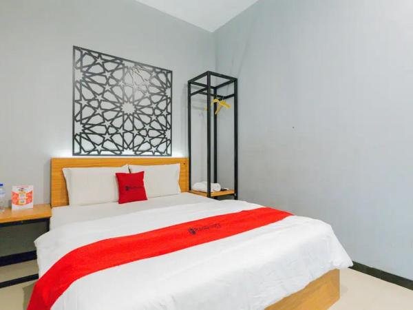 RedDoorz @ Manukan Surabaya : photo 4 de la chambre chambre double