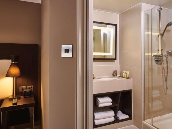 DoubleTree by Hilton London Ealing : photo 8 de la chambre chambre lit queen-size 