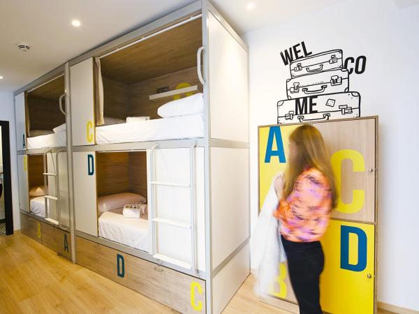 U-Sense For You Hostel Sevilla : photo 1 de la chambre lit dans un dortoir de 4 lits