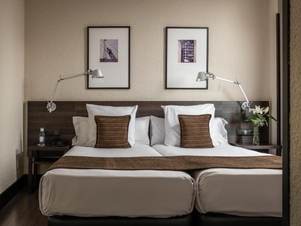 Hotel Medium Valencia : photo 2 de la chambre chambre triple