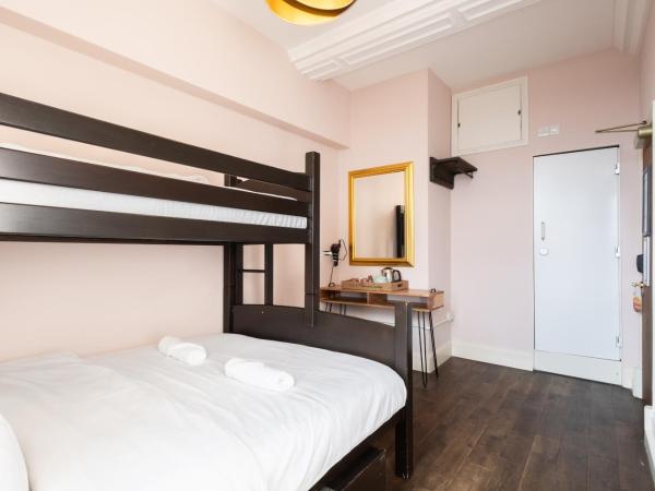 Palmers Lodge Swiss Cottage : photo 1 de la chambre chambre double ou lits jumeaux avec salle de bains privative