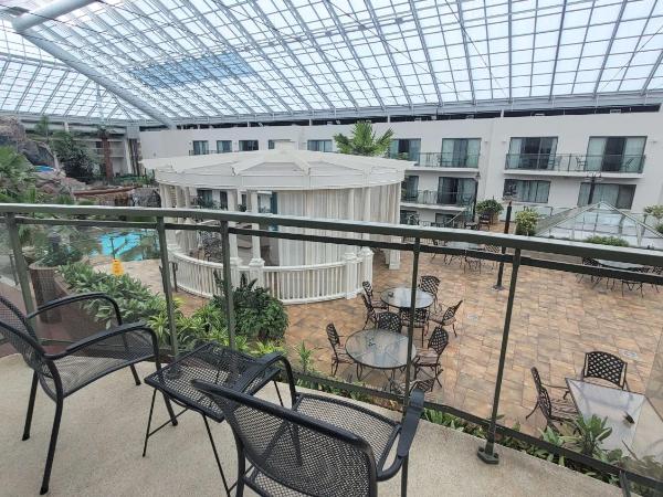 Best Western Plus Lamplighter Inn & Conference Centre : photo 2 de la chambre queen suite with sofa bed and balcony - atrium view/non-smoking