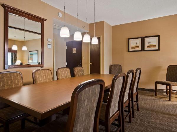 Best Western Plus Lamplighter Inn & Conference Centre : photo 1 de la chambre suite 1 chambre lit king-size avec bain à remous