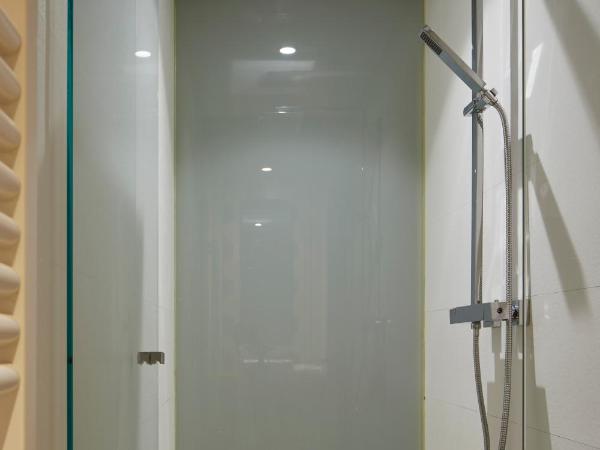 Hotel Landaben : photo 1 de la chambre chambre double ou lits jumeaux standard