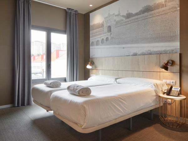 Hotel Landaben : photo 1 de la chambre chambre lits jumeaux supérieure