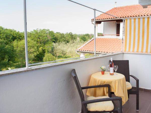 Apartments & Rooms Darrer : photo 10 de la chambre chambre double avec balcon