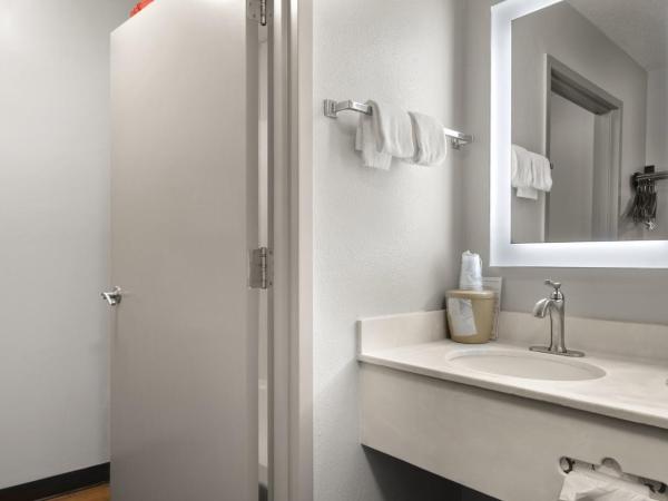 Red Roof Inn & Suites Savannah Airport : photo 9 de la chambre suite lit king-size - non-fumeurs