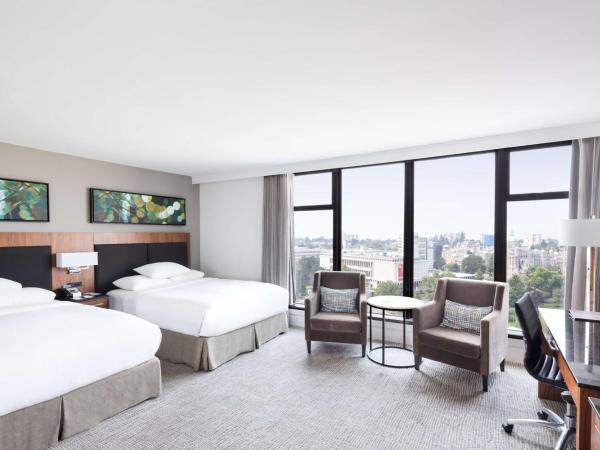 DoubleTree by Hilton Hotel & Suites Victoria : photo 1 de la chambre chambre avec 2 lits queen-size et vue