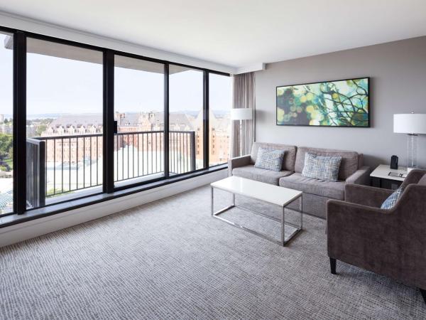 DoubleTree by Hilton Hotel & Suites Victoria : photo 3 de la chambre suite familiale avec vue
