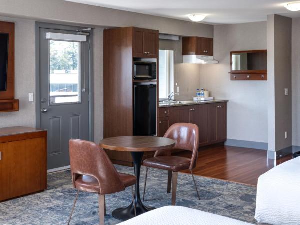 Four Points by Sheraton Victoria Gateway : photo 4 de la chambre suite 2 lits queen-size, chambre d'angle, balcon