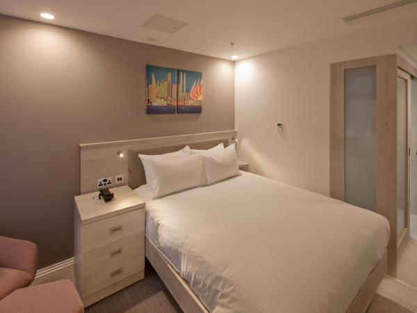 Hampton By Hilton Leeds City Centre : photo 1 de la chambre chambre lit queen-size